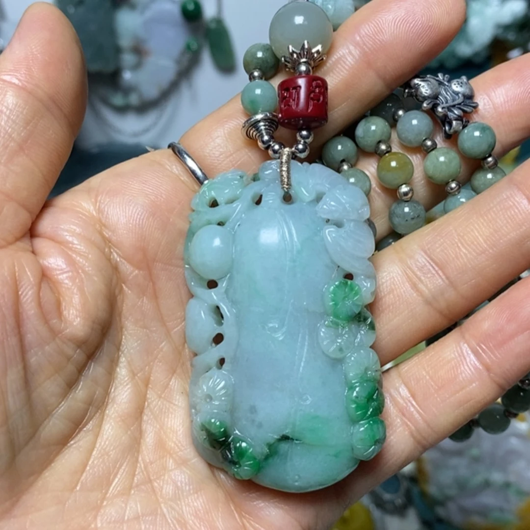 【闪购商品】翡翠吊坠(赠链)未镶嵌漂***尘
