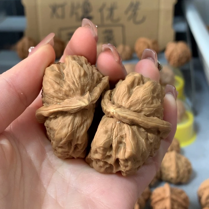 江***2吊坠文玩核桃异形单只，有瑕疵