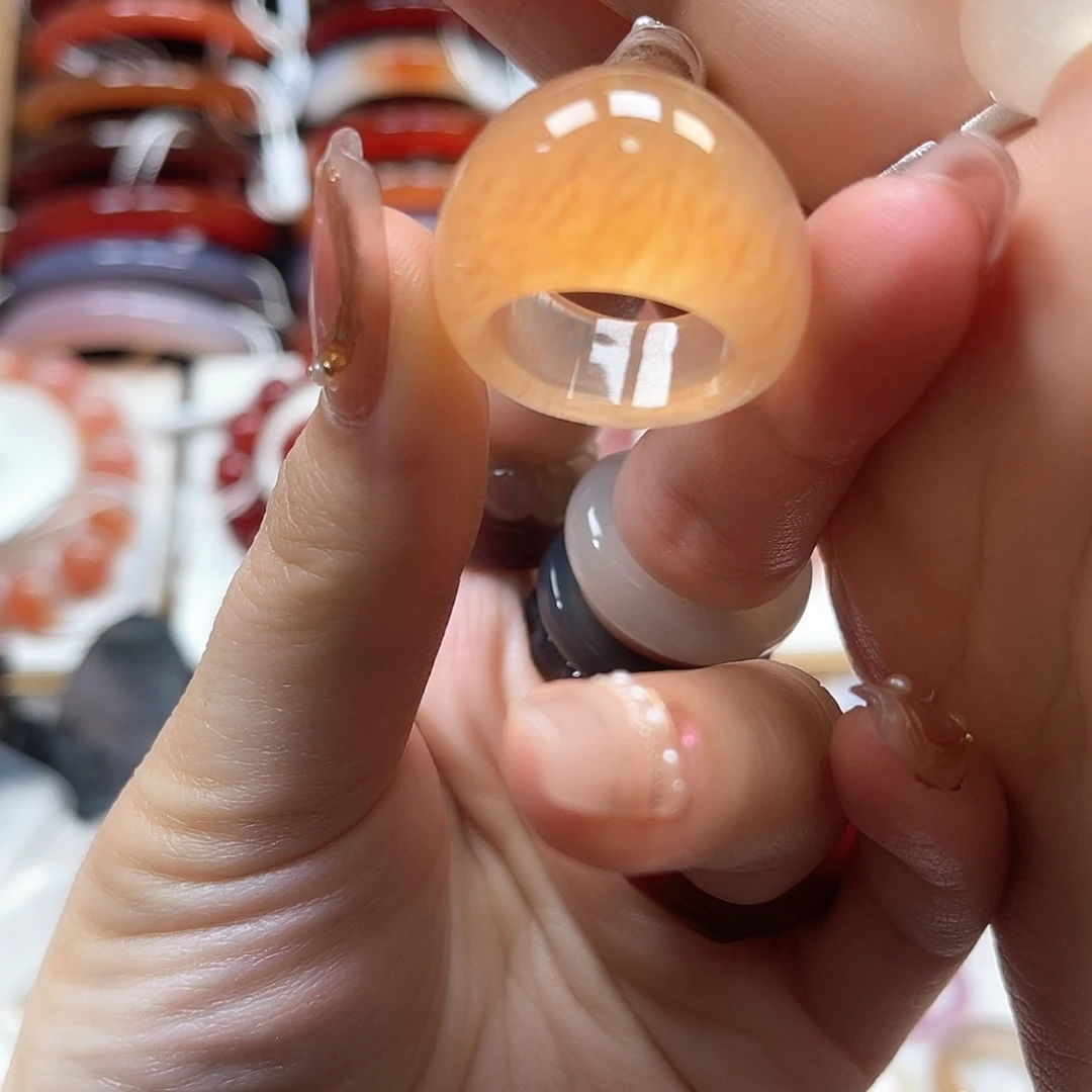 玛瑙/玉髓手镯未镶嵌哈****塔