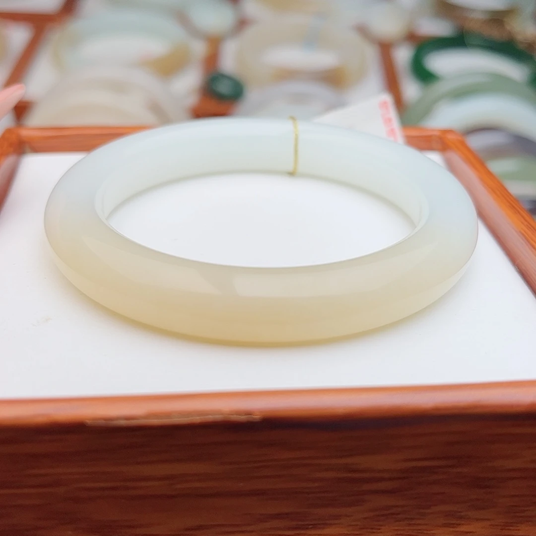 和田玉未镶嵌手镯53