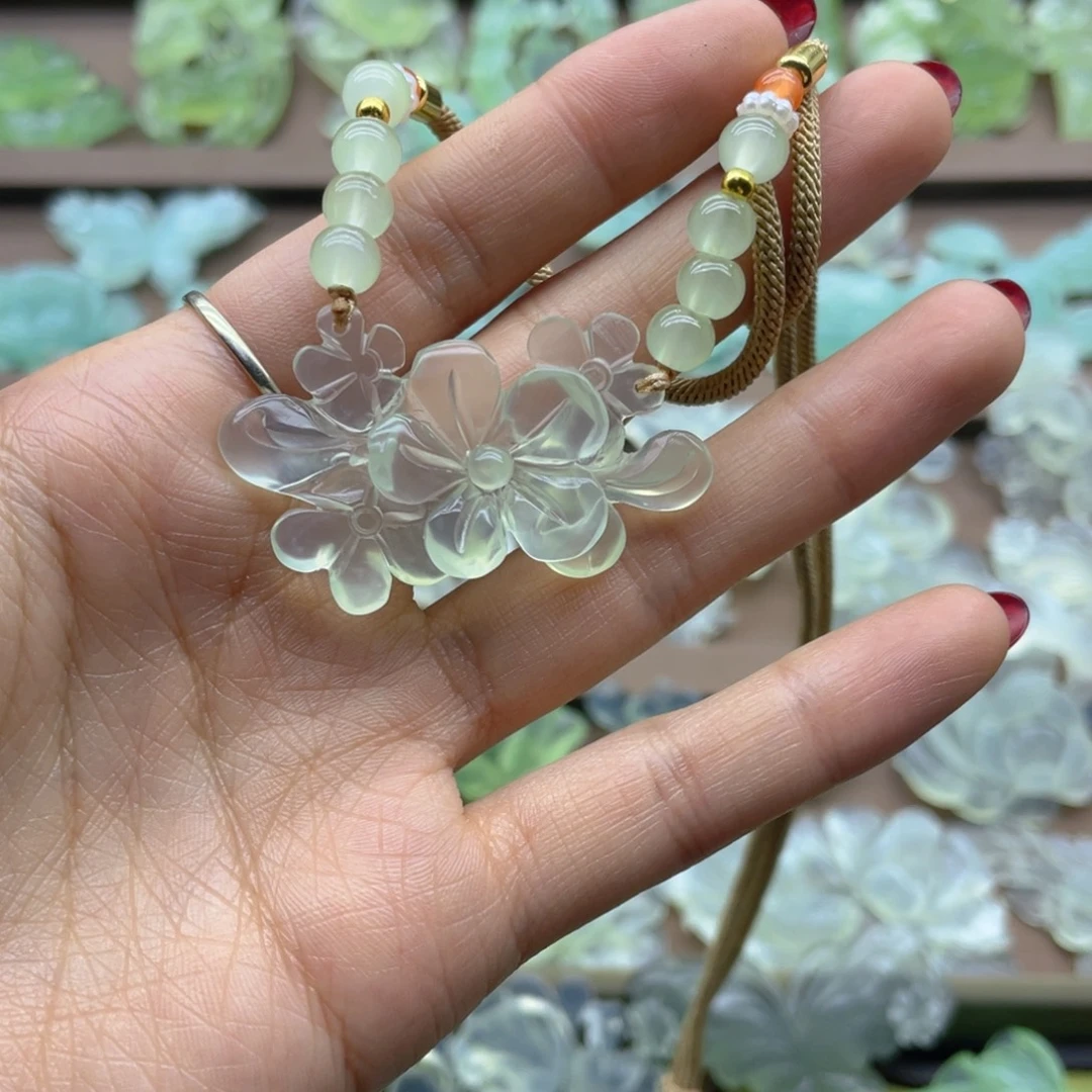 蛇纹石玉未镶嵌颈饰