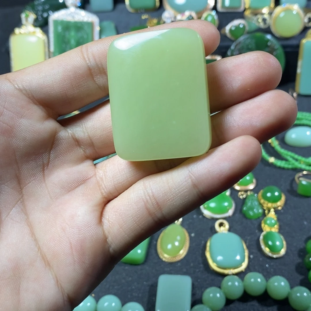 颈饰未镶嵌和田玉（黄玉）