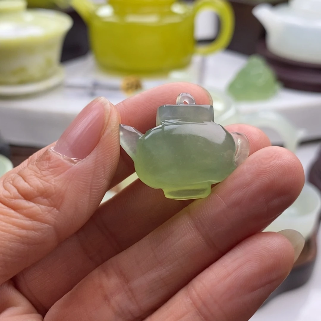 旺***圳岫玉未镶嵌四大名玉茶壶