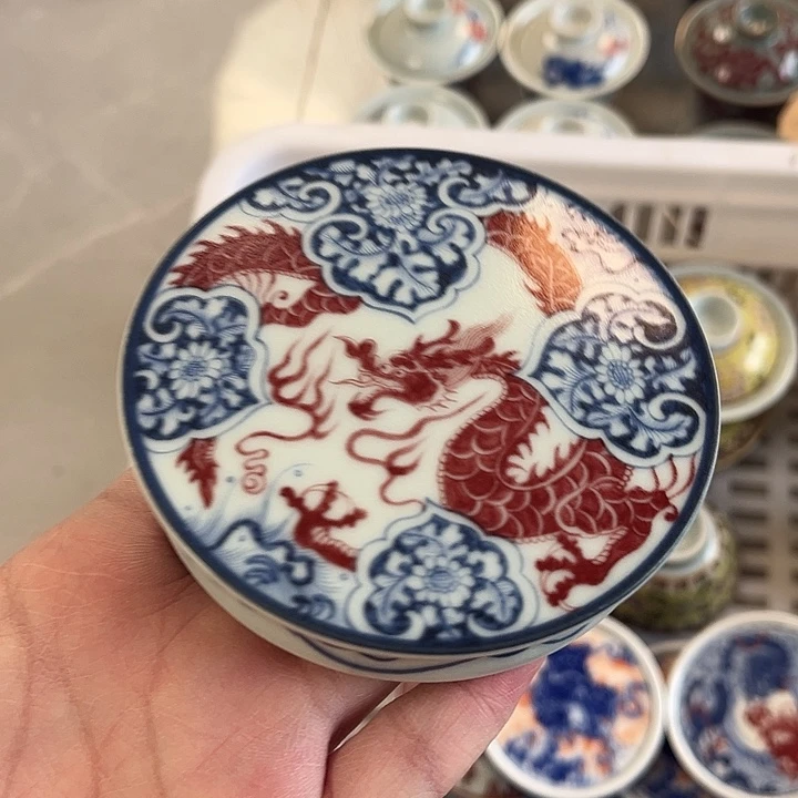 瓷片釉里红如意穿花龙盖置