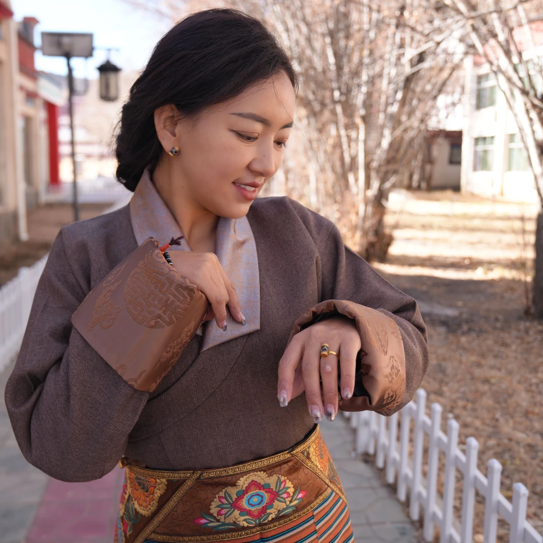 民族服装毛料传统藏袍拉萨服秋冬款民族风藏式女款传统好看更美丽