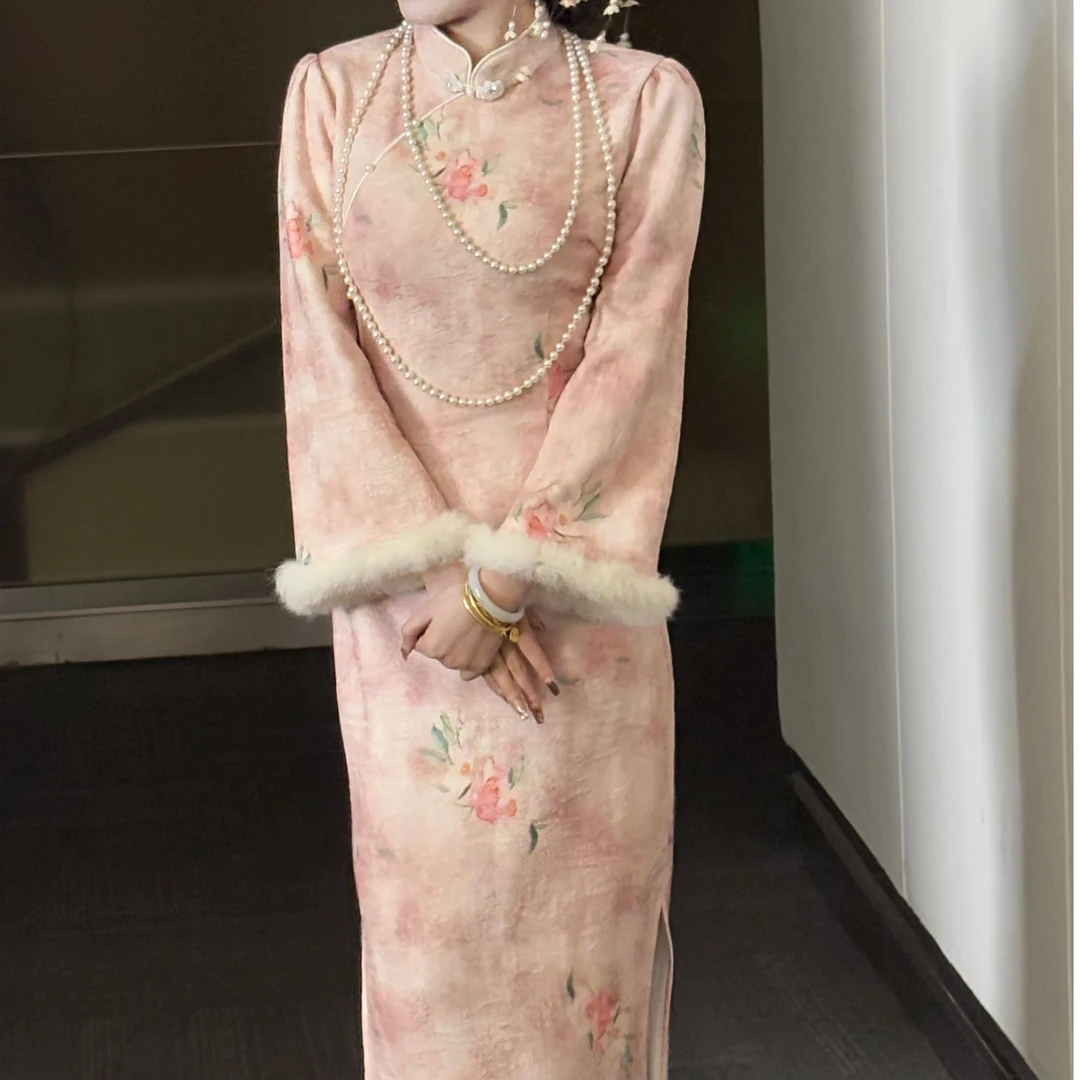 画报夫人原创自制新中式国风秋冬厚款针织提花温柔旗袍慕粉朝颜