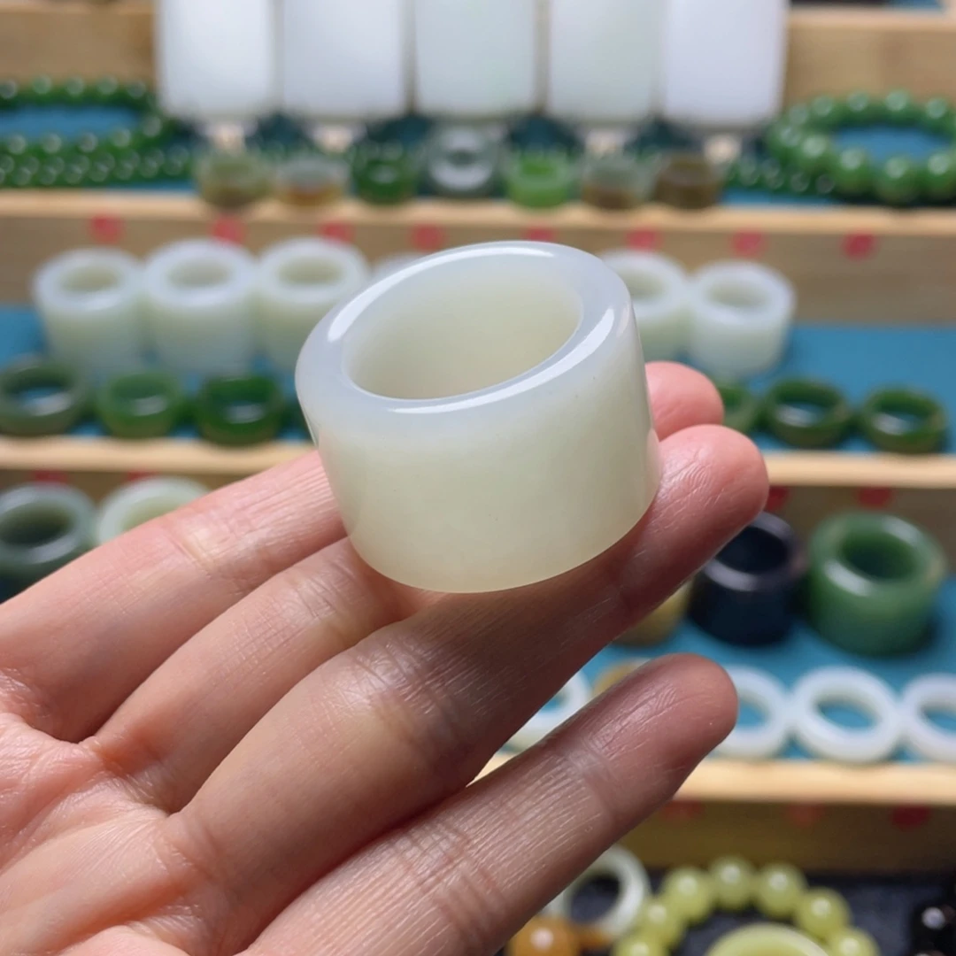 锦***銮和田玉未镶嵌戒指