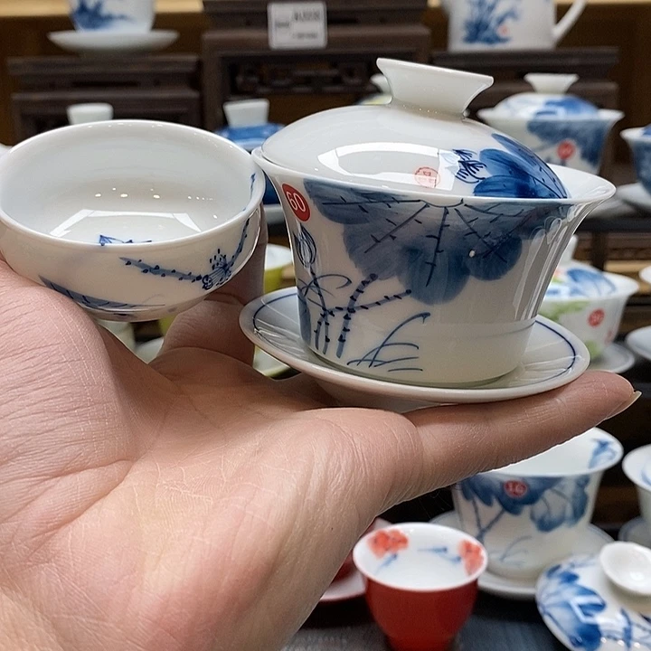 手绘微瑕荷花盖碗加一杯