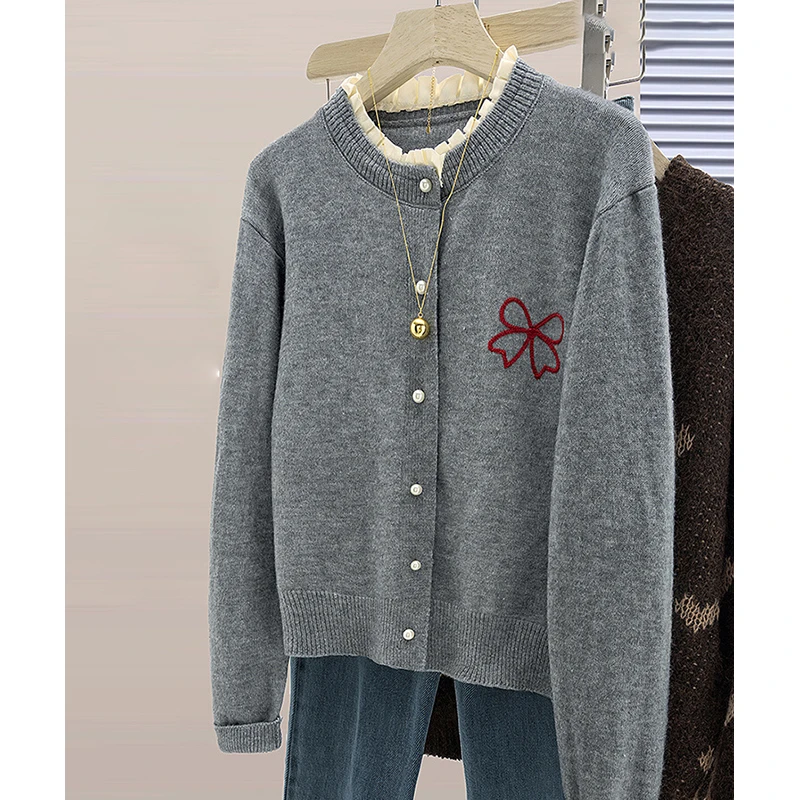 气质圆领针织衫2025春装新款女装时尚木耳边撞色拼接宽松款上衣