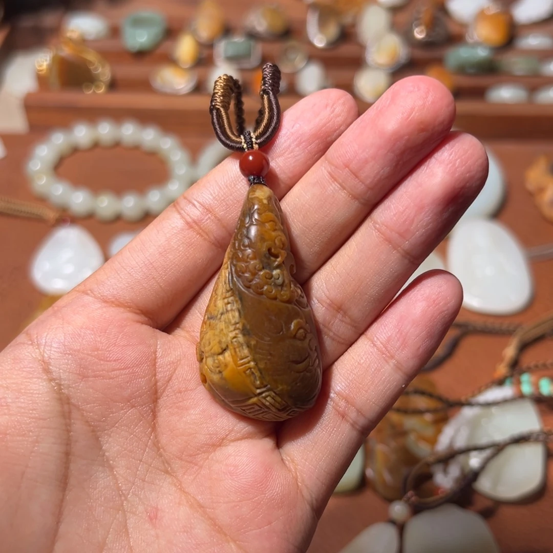 和田玉未镶嵌颈饰