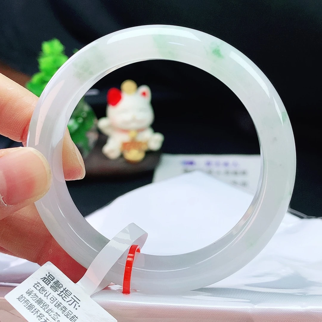 翡翠手镯未镶嵌55圈