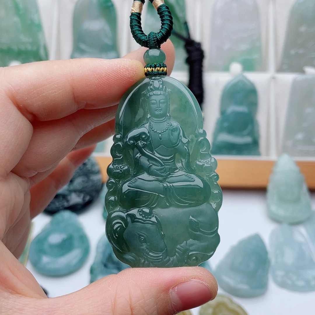 翡翠未镶嵌颈饰普贤菩萨