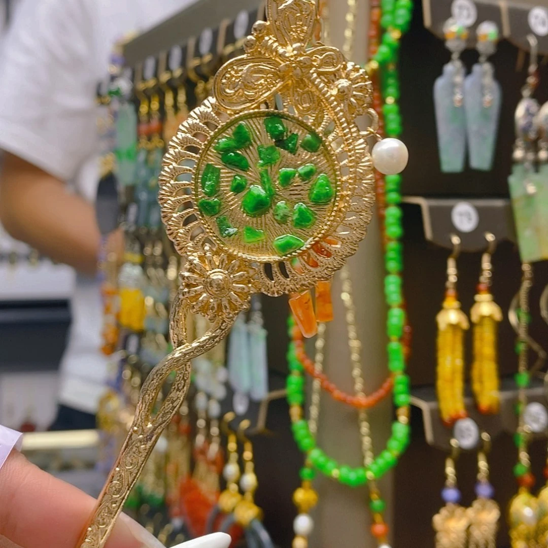 合金翡翠耳饰翡翠