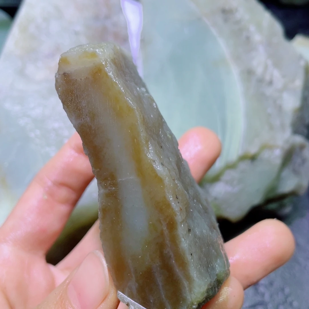 玉***士和田玉未镶嵌珠宝半成品