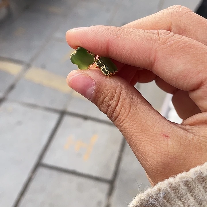 和田玉耳钉银S925镶嵌碧玉四叶草耳钉(H)