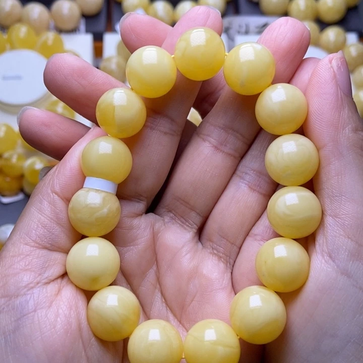 未镶嵌琥珀裸石1