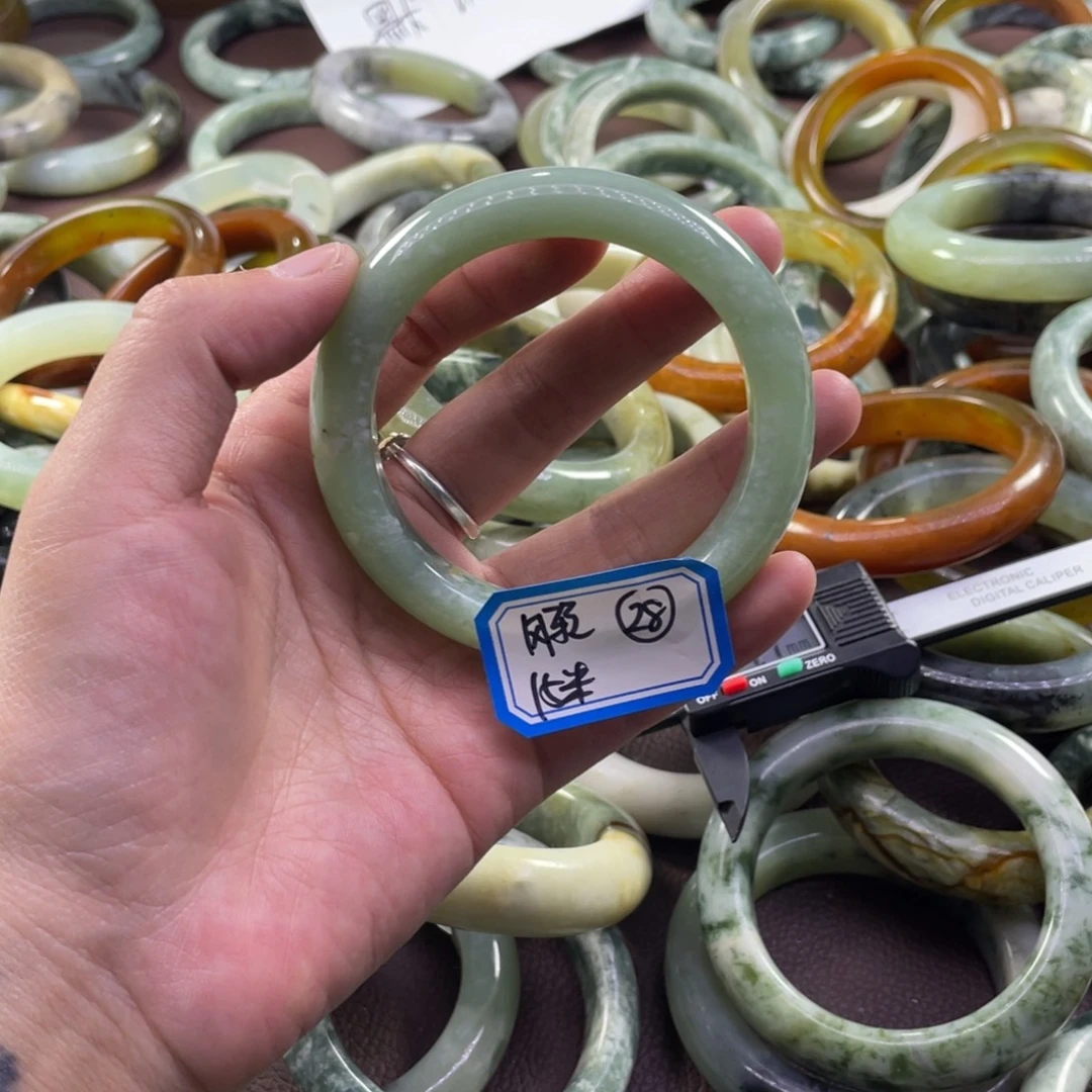 风***轻蛇纹石玉未镶嵌手镯