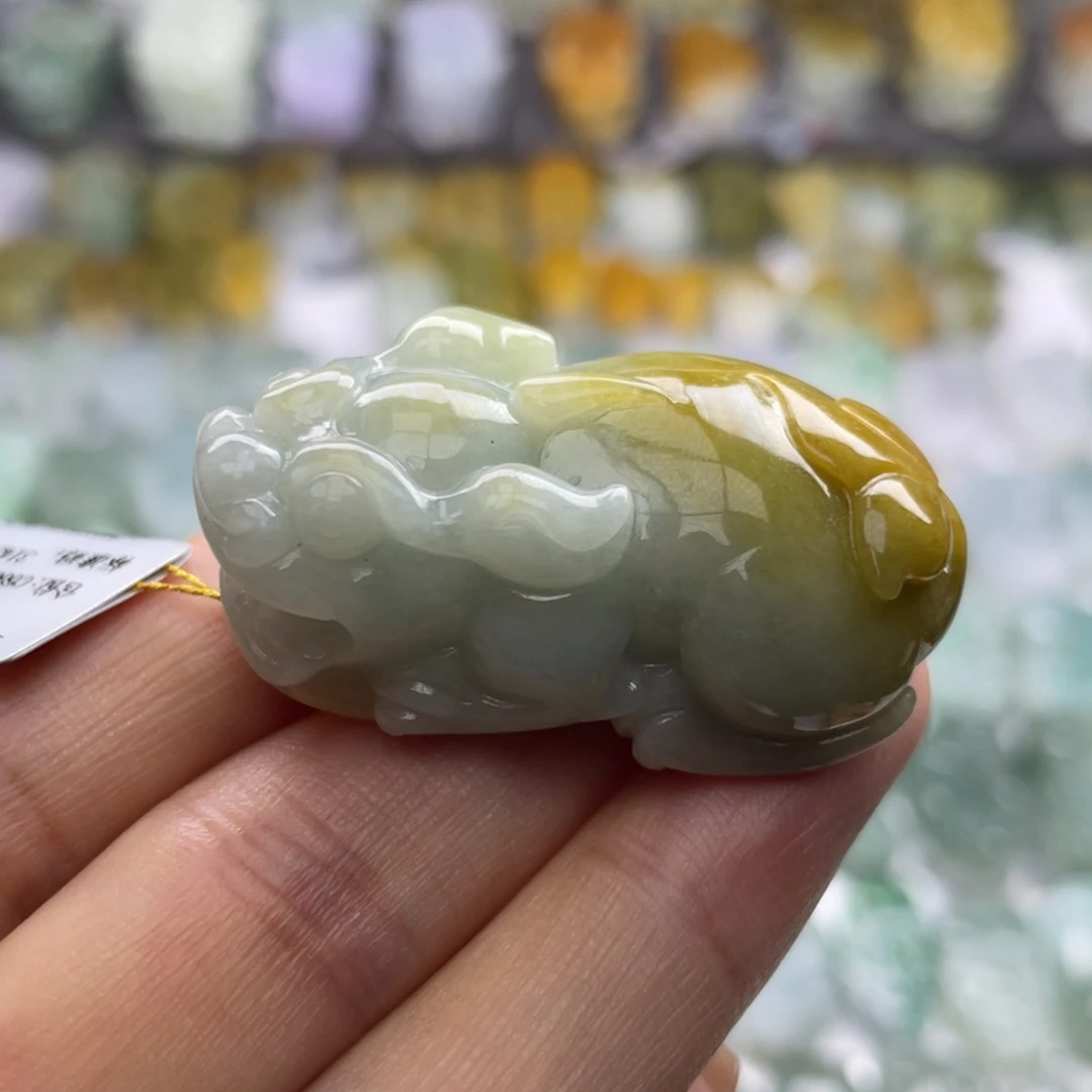 翡翠未镶嵌颈饰貔貅