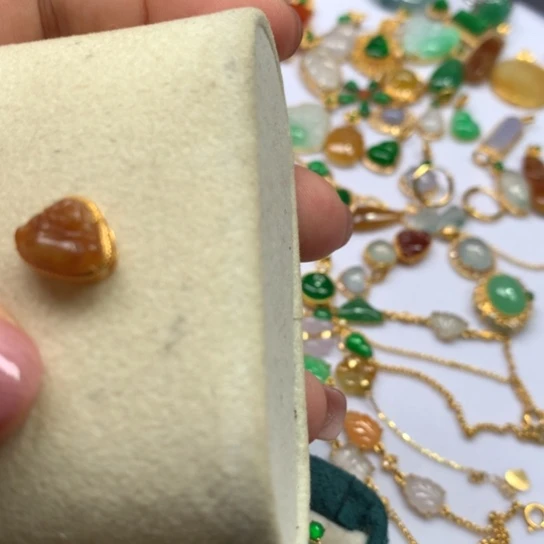 颈饰18K金镶嵌翡翠