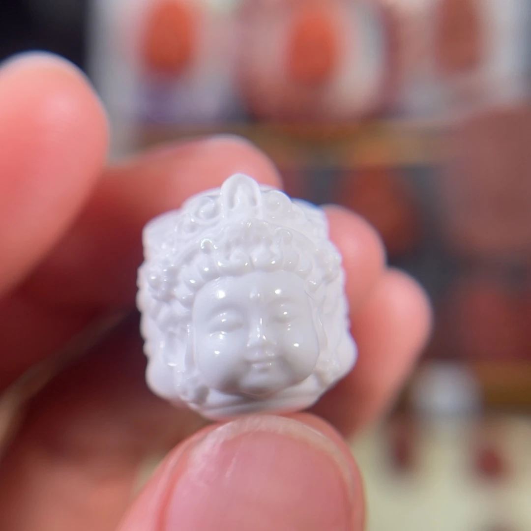 石英质玉（黄龙玉）未镶嵌缅黄白瓷三面宝宝观音16.8*15.
