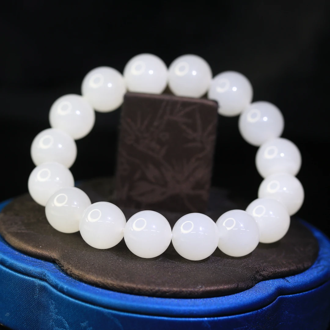 6和田玉一级手串/900544保利厦门拍卖