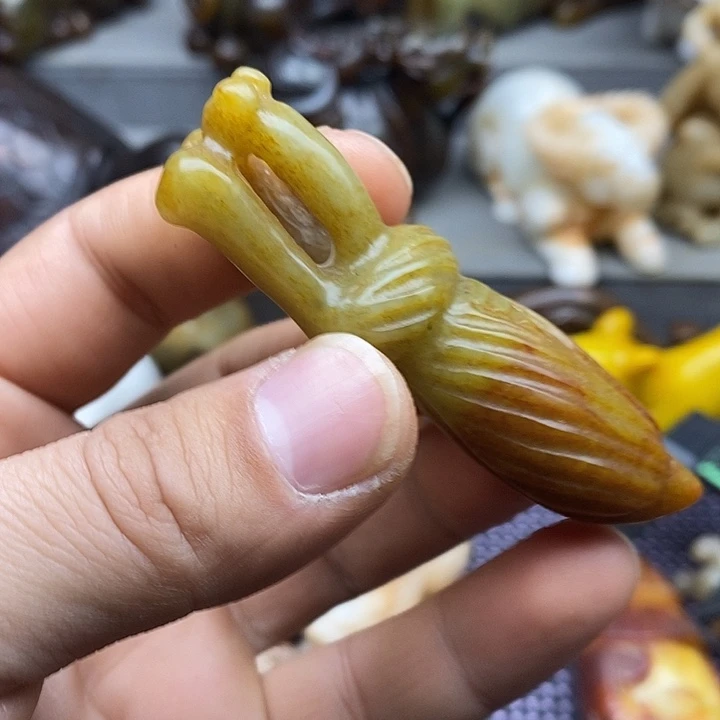 未镶嵌蛇纹石玉颈饰