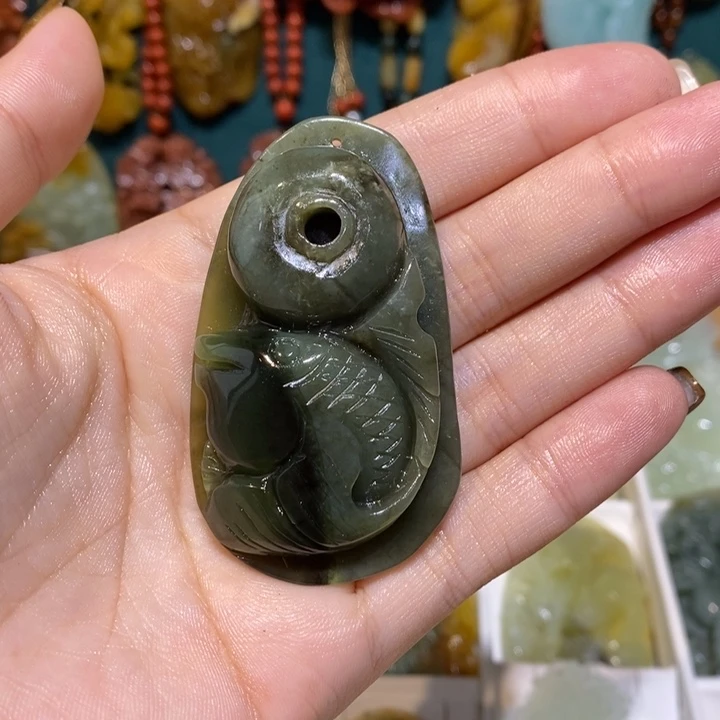 蛇纹石玉未镶嵌颈饰