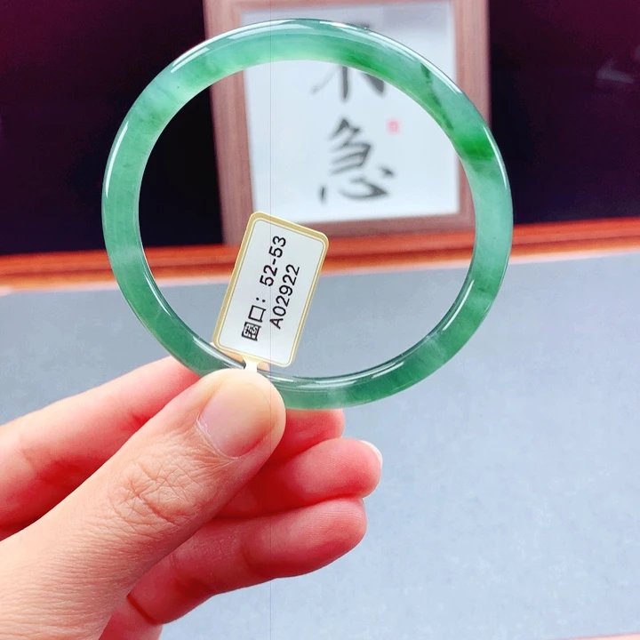 未镶嵌手镯翡翠圆镯