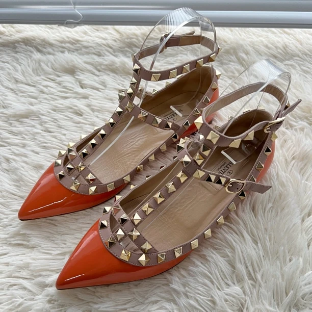 99新 Valentino/华伦天奴 漆皮二环扣平底鞋 35.5码 公价7K h047