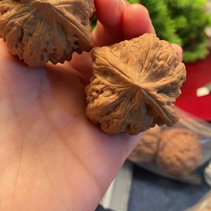 【闪购商品】文玩核桃吊坠奥迪
