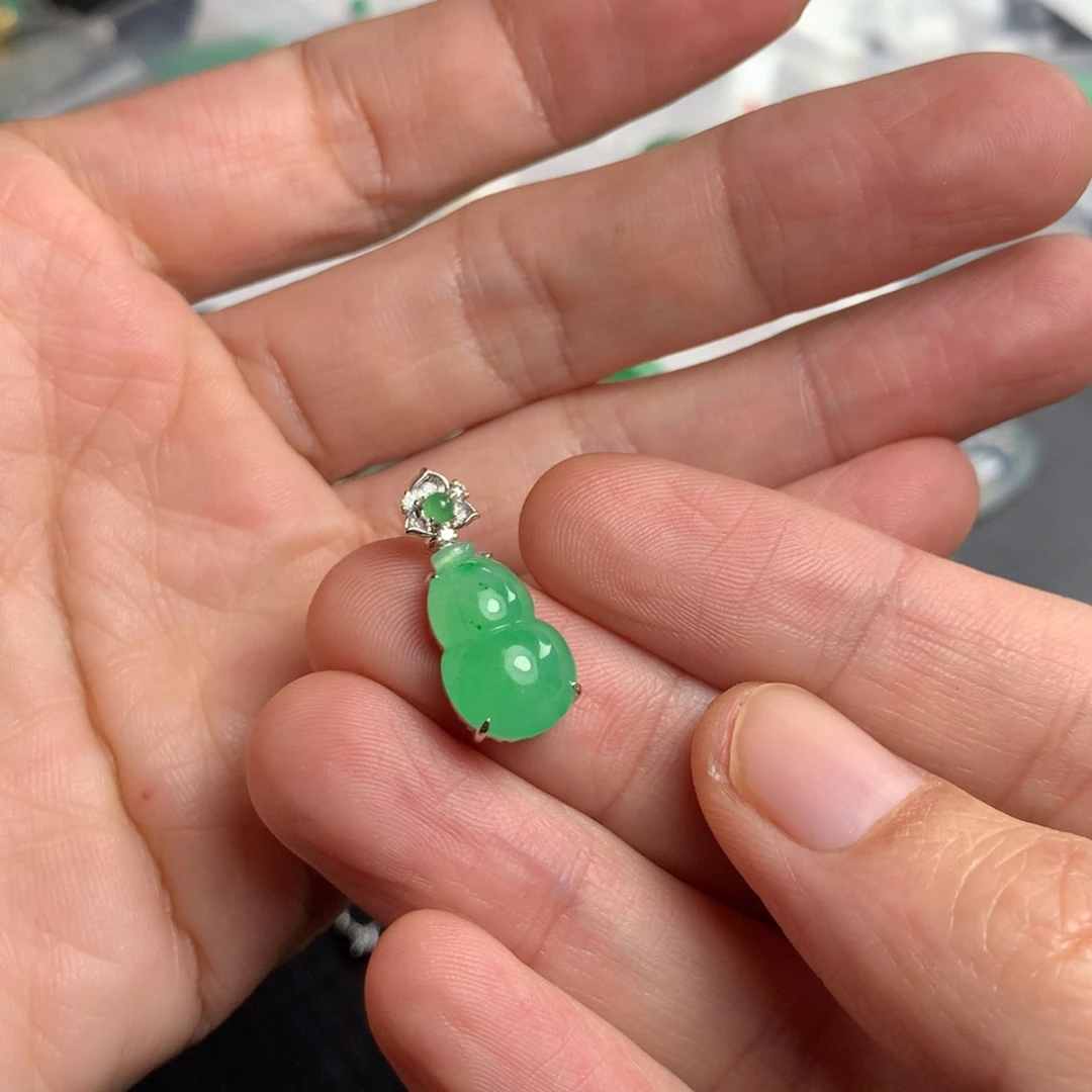 颈饰18K金镶嵌翡翠翡翠