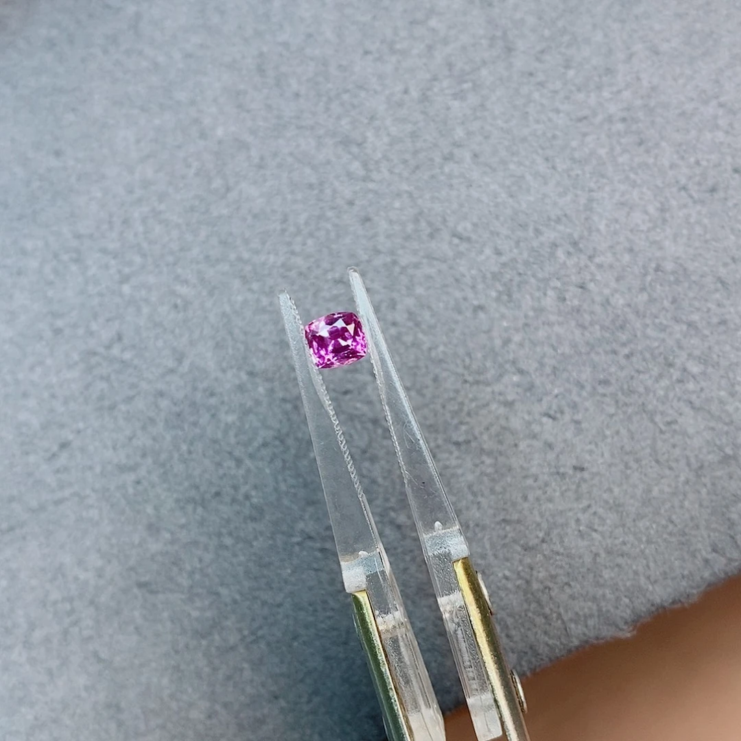 彩色蓝宝石裸石未镶嵌0.65ct