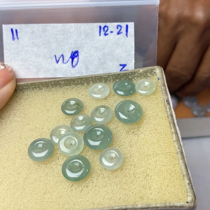 蓝***色定制翡翠未镶嵌不退