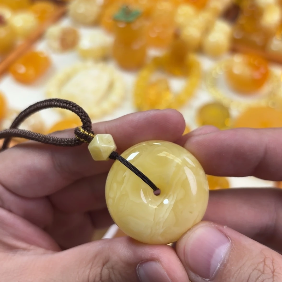 王***儿蜜蜡未镶嵌裸石平安扣