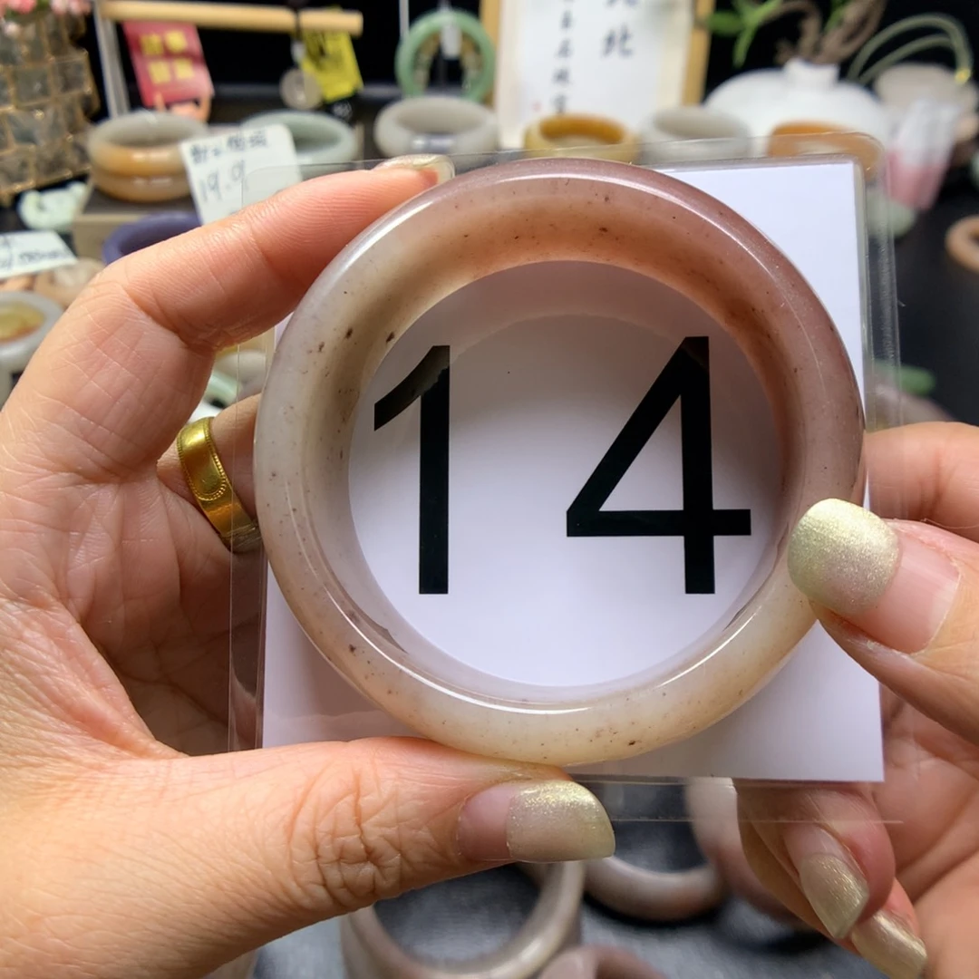 石英质玉手镯未镶嵌兔***?