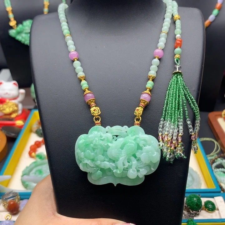翡翠未镶嵌颈饰翡翠花牌