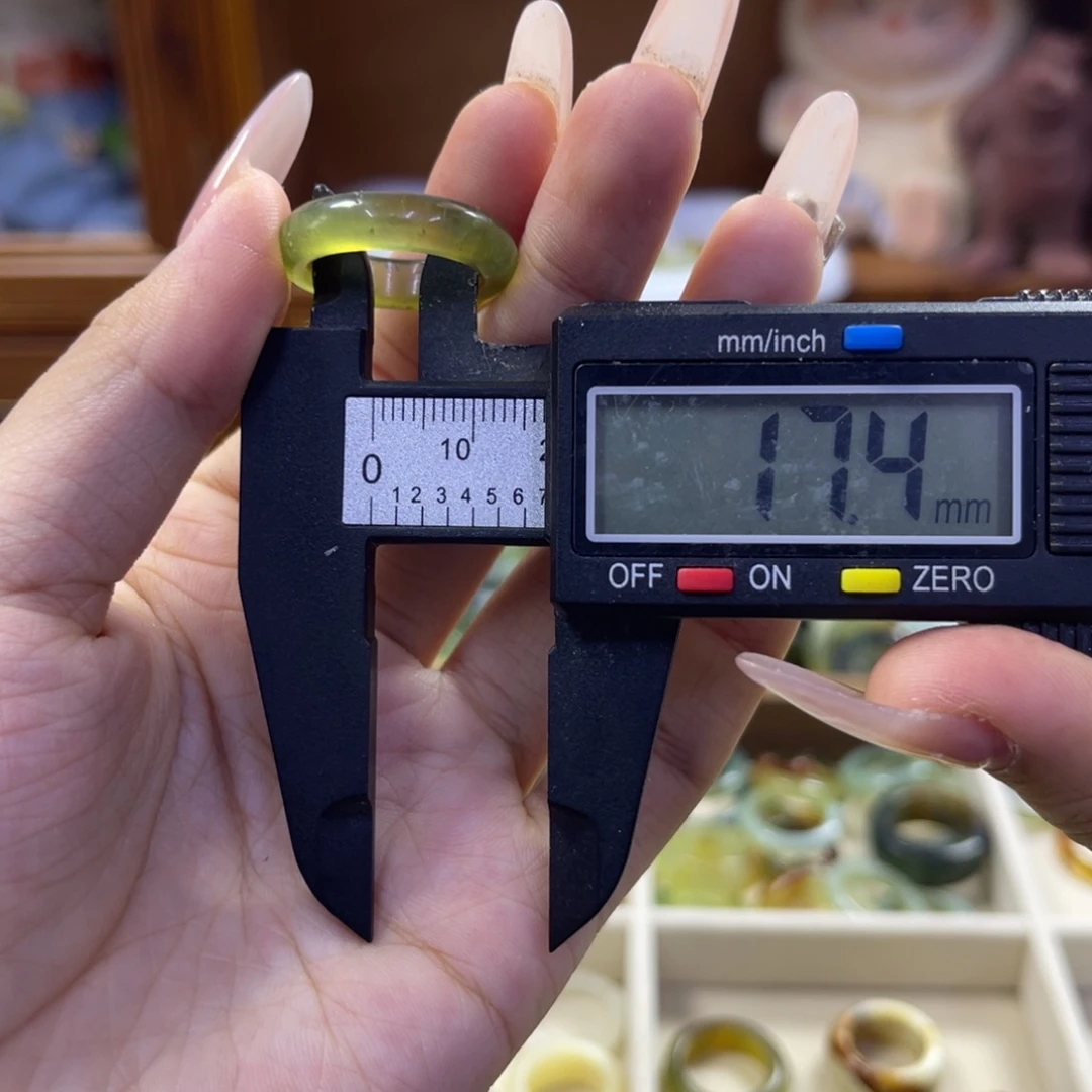 蛇纹石玉未镶嵌手镯62