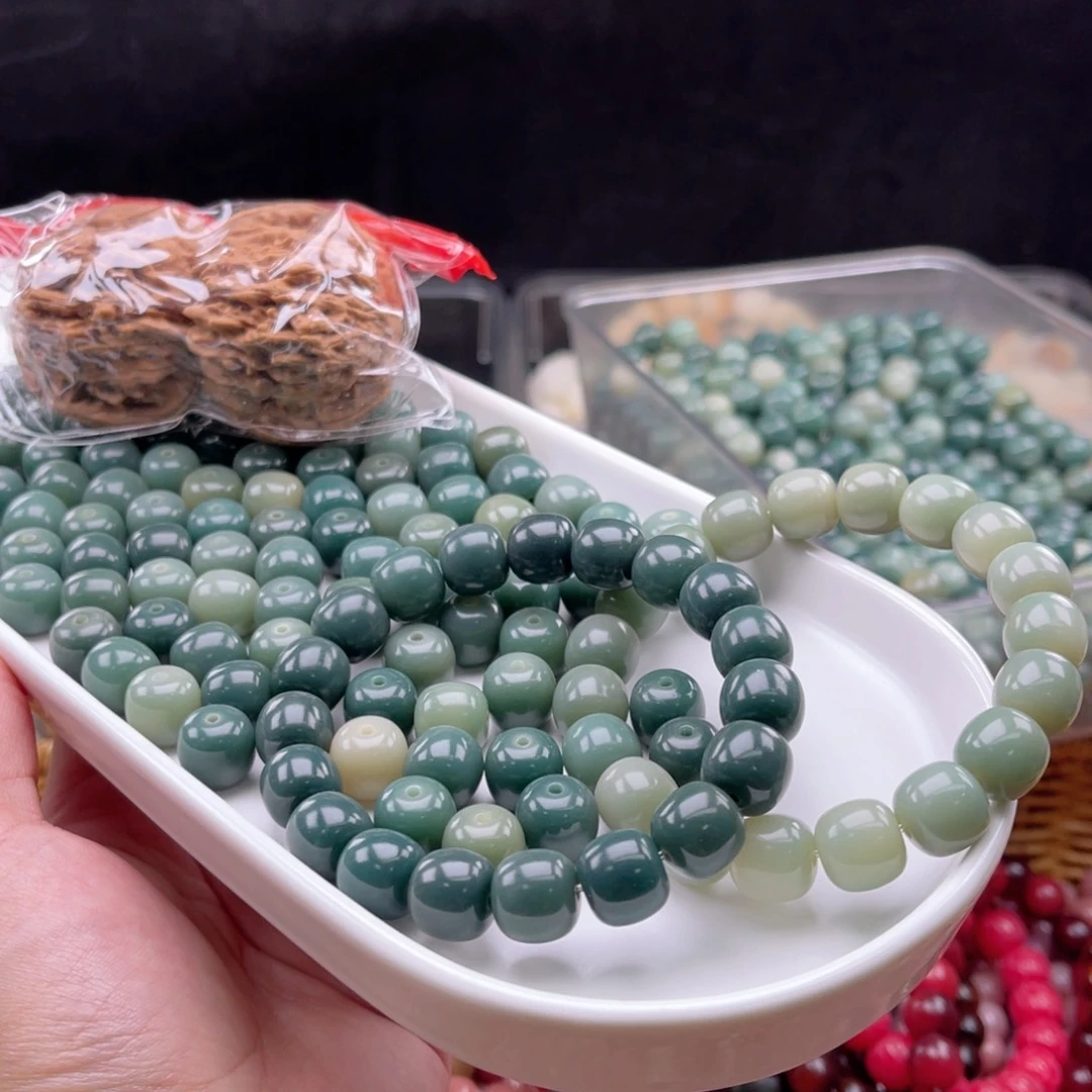 白玉菩提吊坠k11.5mm100颗。+一对核桃