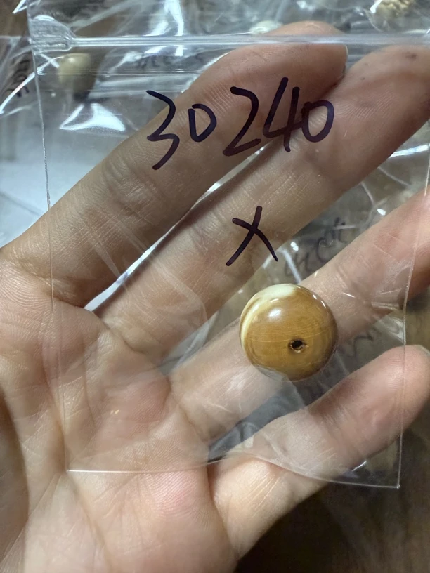 30240猛犸牙单珠瑕疵配饰介意勿拍