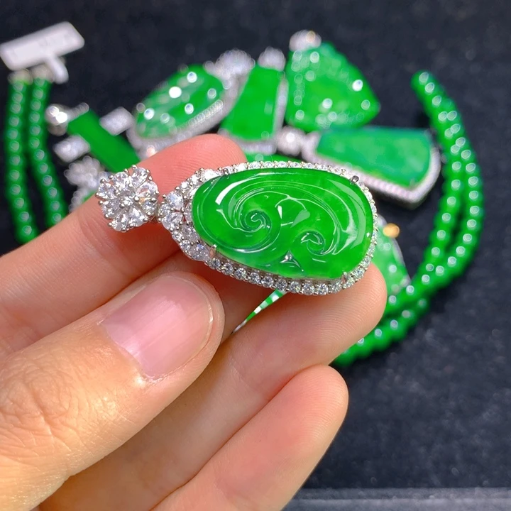 翡翠颈饰银S925镶嵌一个