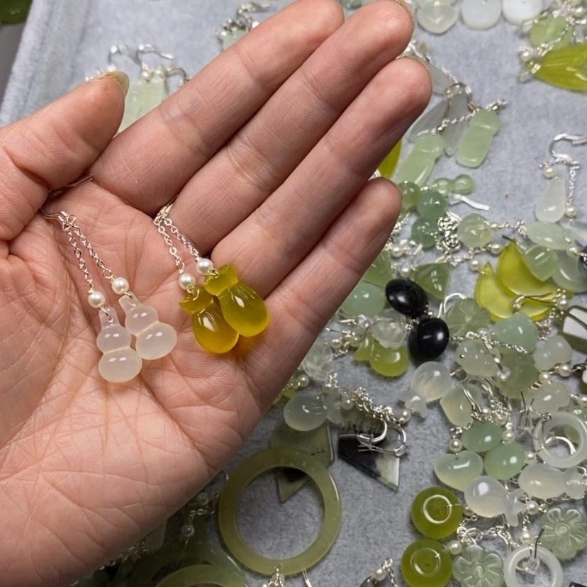 【闪购商品】蛇纹石玉未镶嵌挂件耳饰耳环项链咖**?
