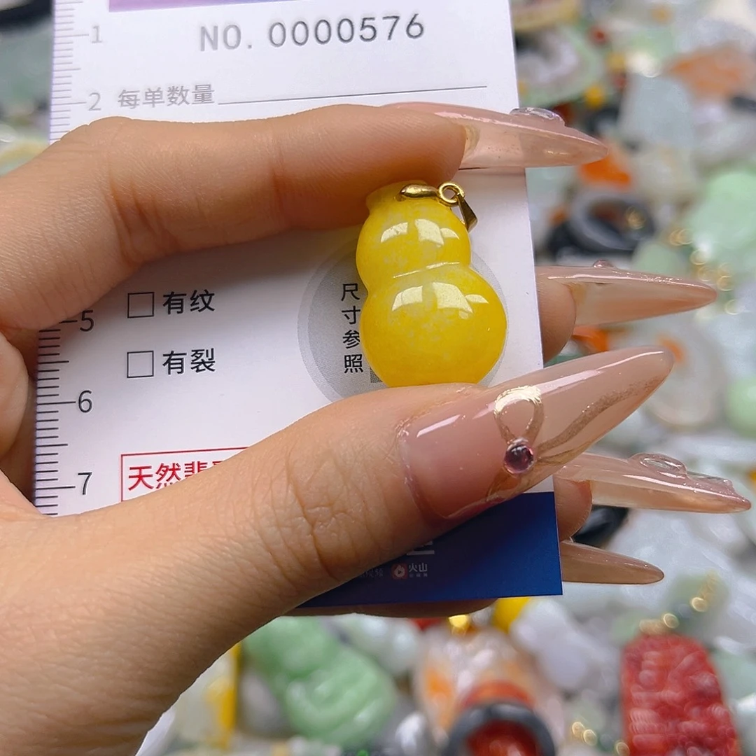 翡翠未镶嵌颈饰hhh