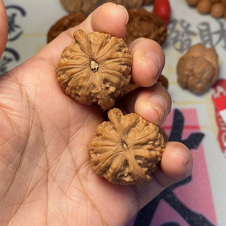 佘***哥文玩核桃把件球白