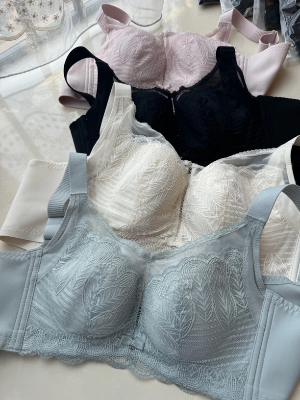 （CD杯)四排搭扣文胸女生内衣夏士无痕薄款大胸显小法式