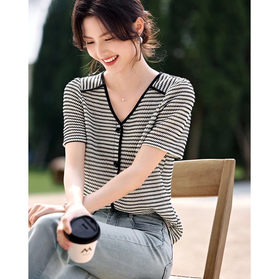 XWI/欣未2025夏季新款气质v领小香风时尚百搭翻领女式T恤女02002