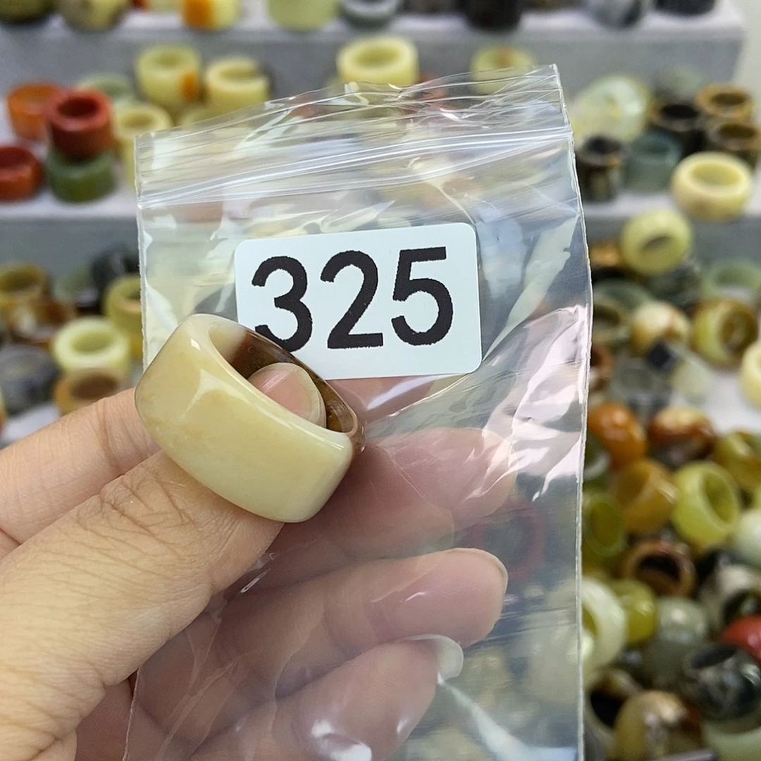 大***城蛇纹石玉未镶嵌戒指