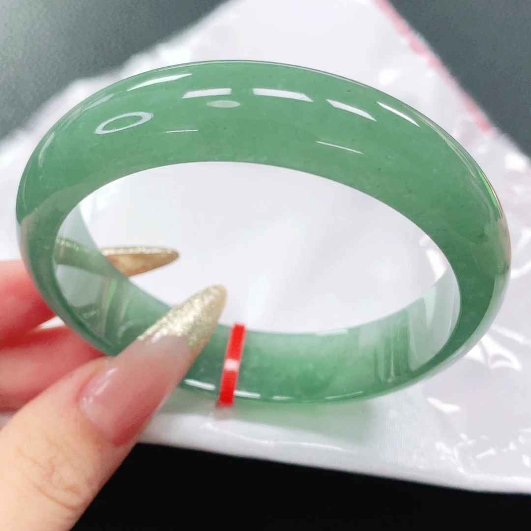 翡翠手镯未镶嵌59圈