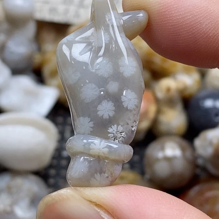 颈饰未镶嵌硅化珊瑚（珊瑚玉）有瑕 小