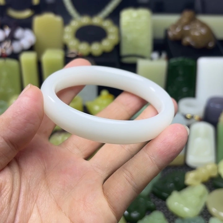 【闪购商品】和田玉未镶嵌颈饰鹏****)