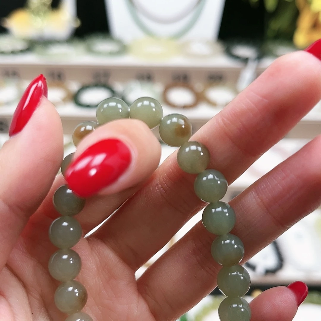 l***.和田玉未镶嵌手链